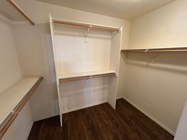 Building Photo - ? Large 4Bdm 3Ba Avondale Home *NO* Carpet ?