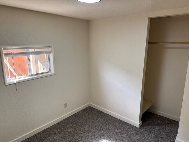 Building Photo - Freshly updated 2 bed, 1 bath house in Lowell