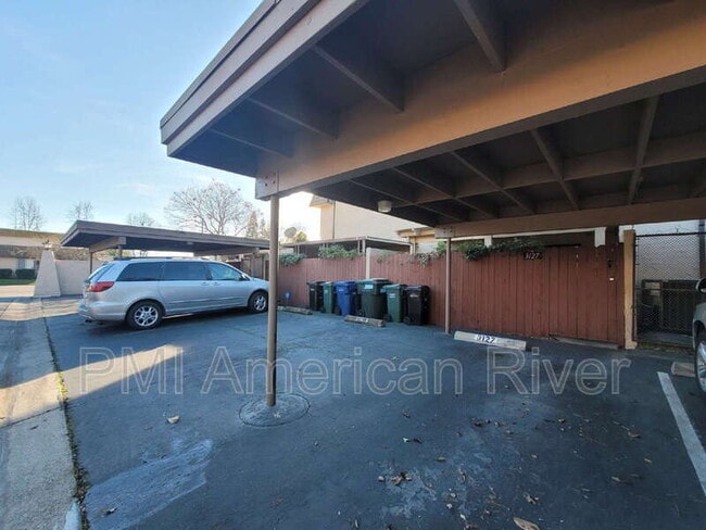 Building Photo - 3127 Vía Grande