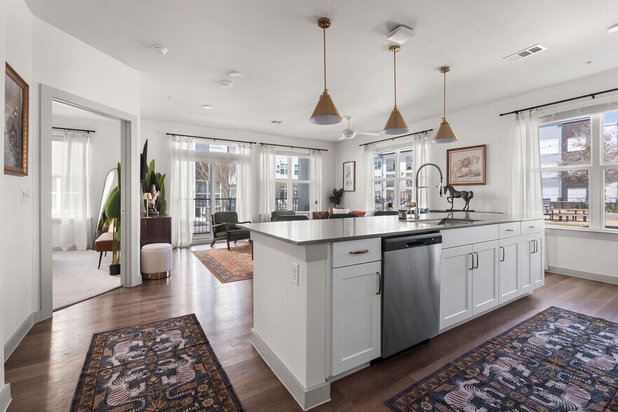 Building Photo - 1301 Leah Ave