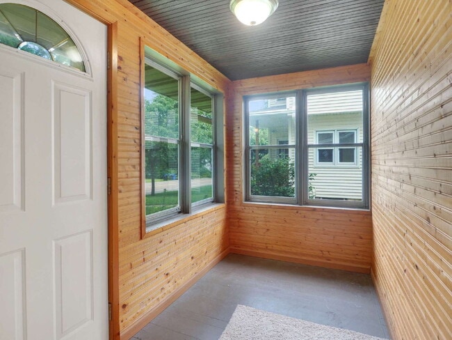 Building Photo - Cozy 4 Bed home in Lauderdale