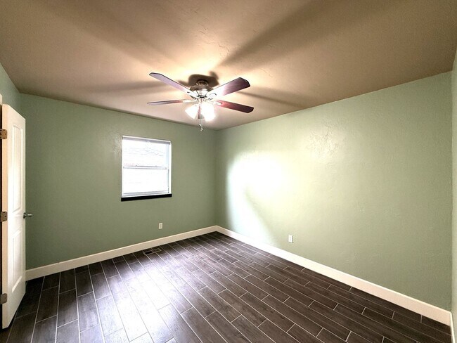 Building Photo - 5324 Eden Dr