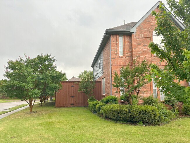 Building Photo - 9724 Wolf Creek Dr