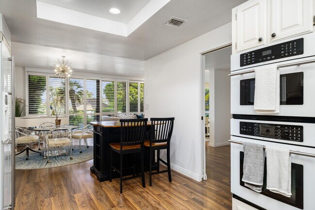 Building Photo - 910 Island Dr