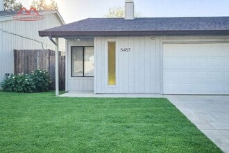 Building Photo - 5457 E Knoll Dr