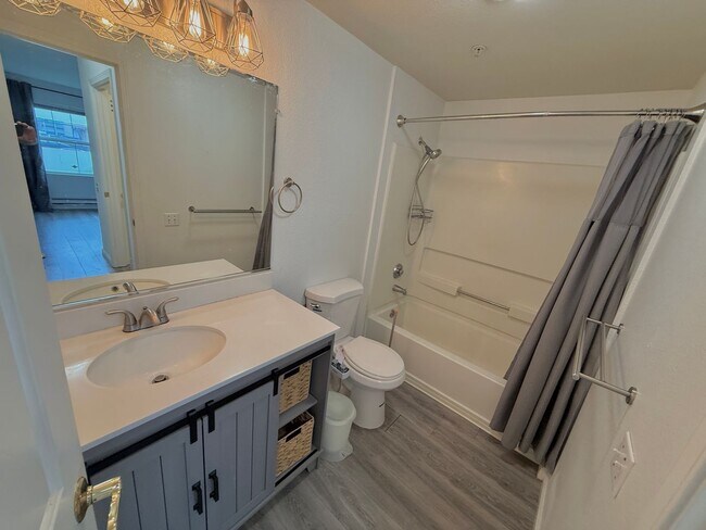 Building Photo - Secure Downtown Oakland 2 BR,2 BA with Garage Parking, EV Charging