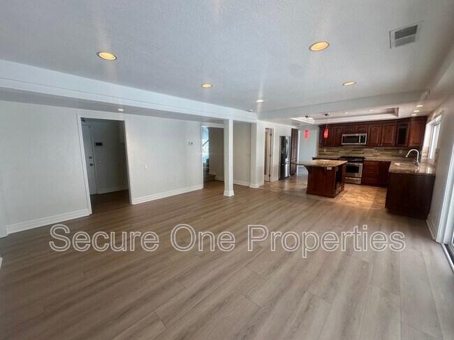 Building Photo - 3880 Via Verde