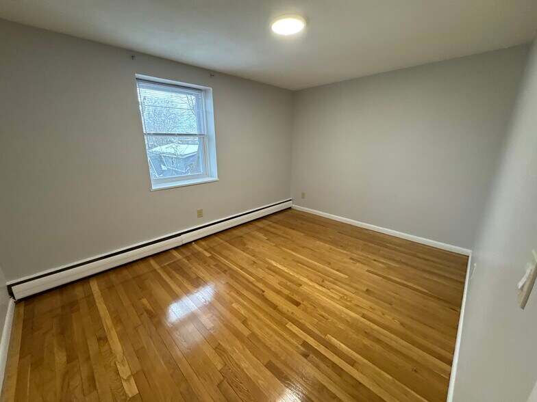 Building Photo - 90 Babcock St