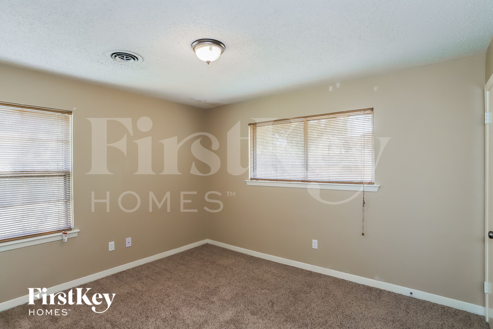 Building Photo - 813 Luella Ave