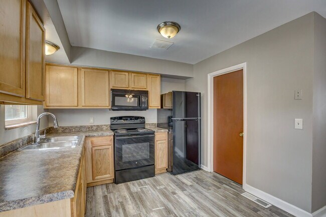 Building Photo - 1389 W Galbraith Rd