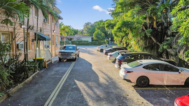 Building Photo - 3409 S Le Jeune Rd