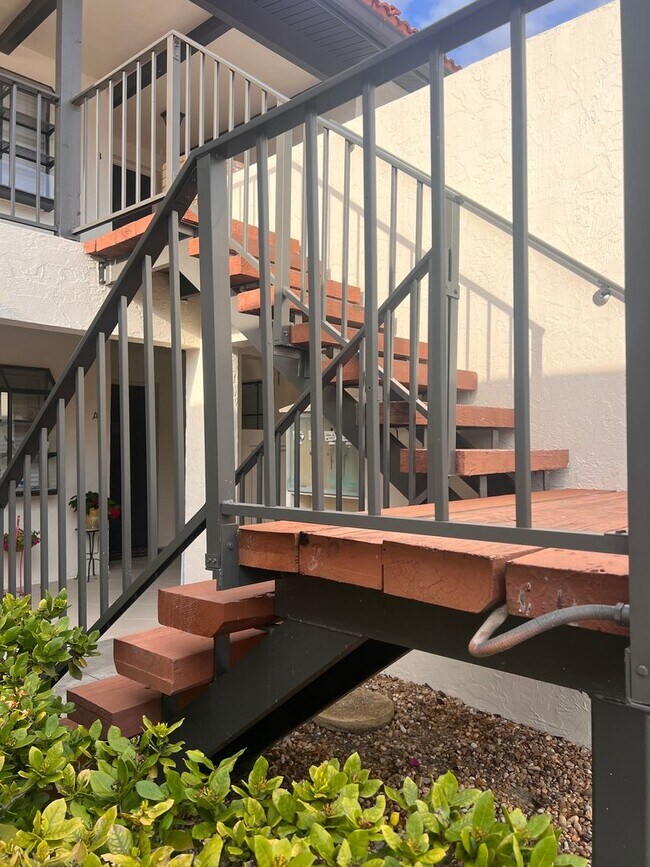 Building Photo - 748 Avenida Estancias