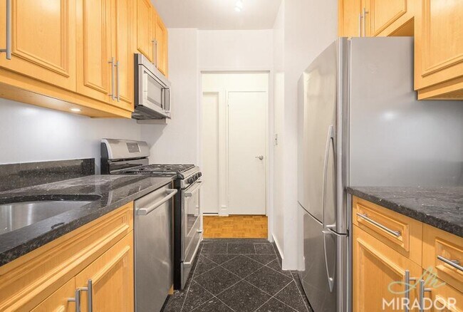 Building Photo - 2 bedroom in New York NY 10023