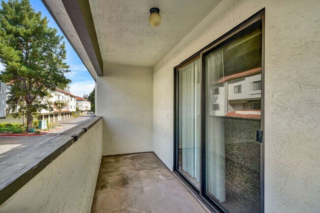 Building Photo - 614 San Conrado Terrace