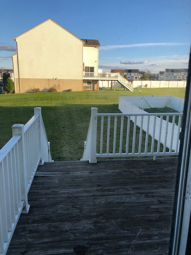 Building Photo - Coming soon - 3 bedroom, 2.5 bath condo in...