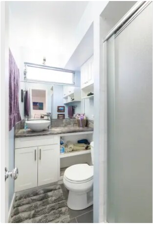 2nd Full Bathroom - 2575 Kuhio Ave