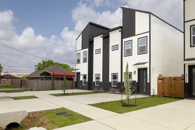 Building Photo - 3107 Shelby Cir