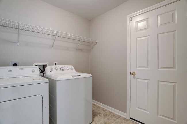 Building Photo - 3924 Highland Vale Ct