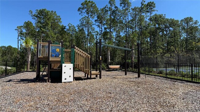 Building Photo - 14415 Crest Palm Ave