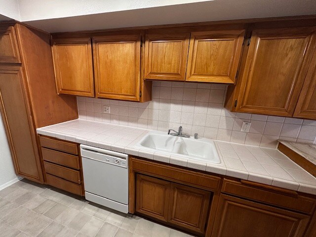 Building Photo - 121 S Swall Dr