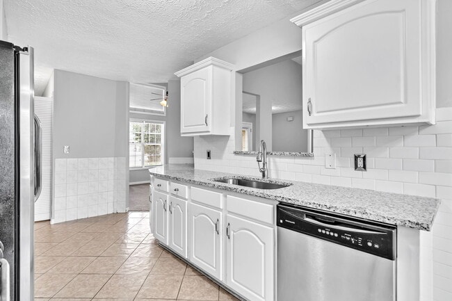 Building Photo - 825 Chatham Park Dr SW