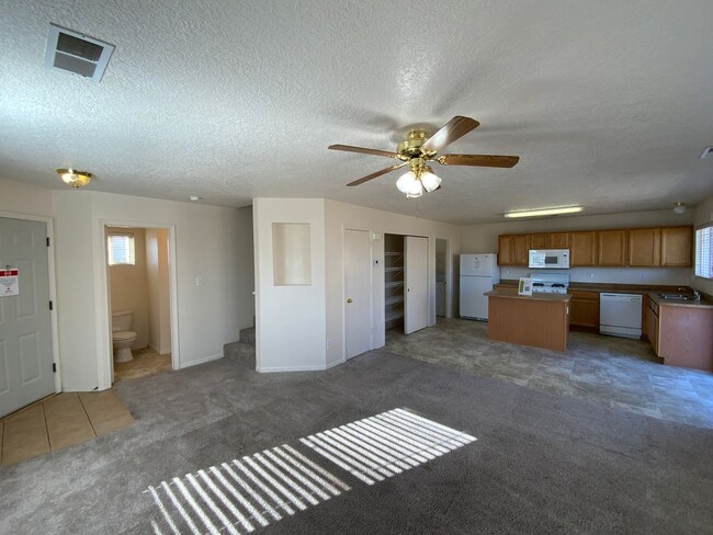 Building Photo - 3 Bedroom Home Near Unser Blvd SW & Tower ...