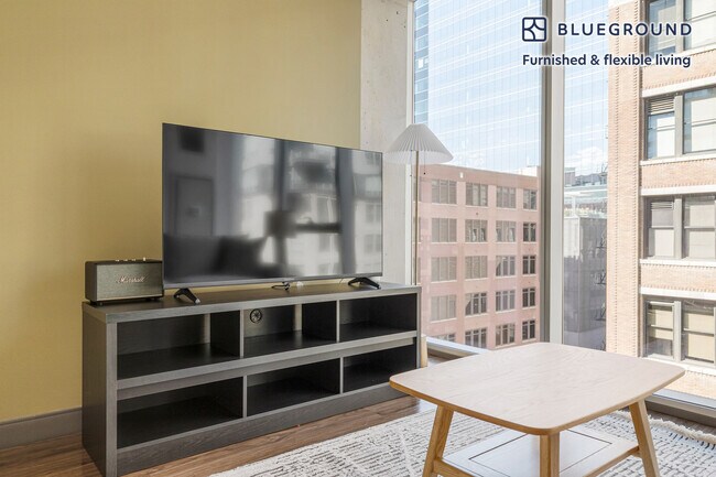 Building Photo - 601 W Jackson Blvd