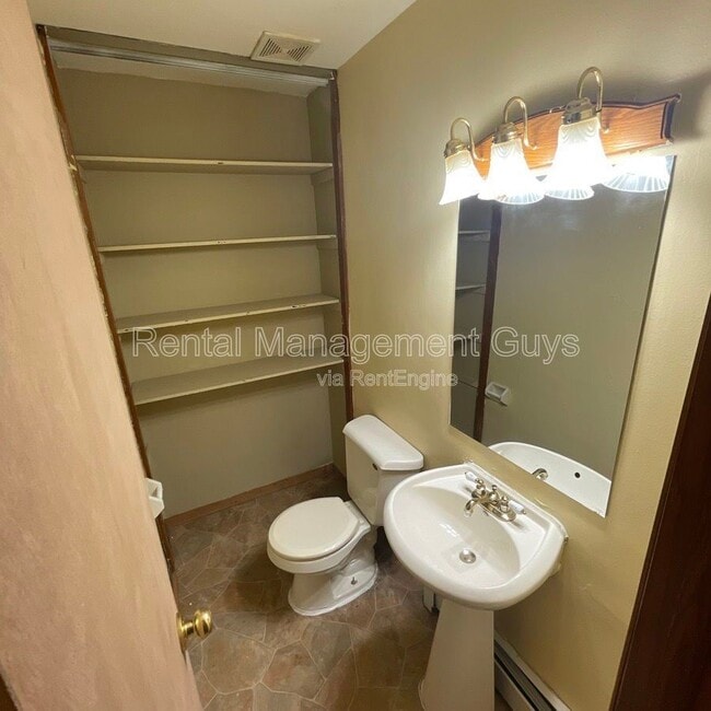 Building Photo - 501 N Morgan Ave