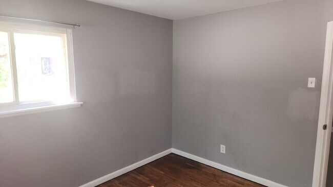 Building Photo - 10501 Baron Dr