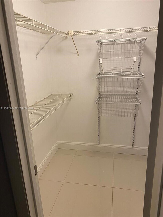 Building Photo - 8411 Forest Hills Dr