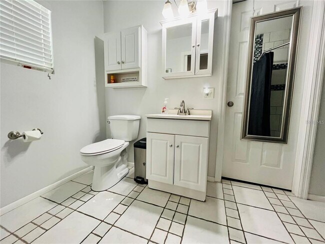 Building Photo - 6718 Kingswood Dr N