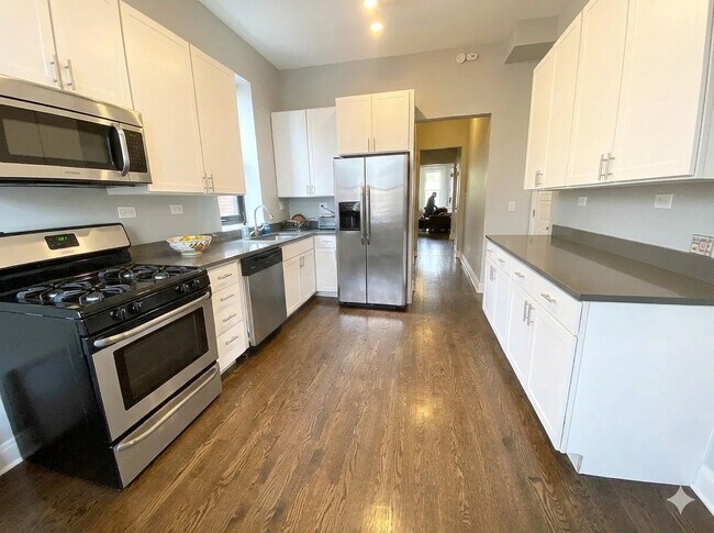 Building Photo - 2129 N Racine Ave