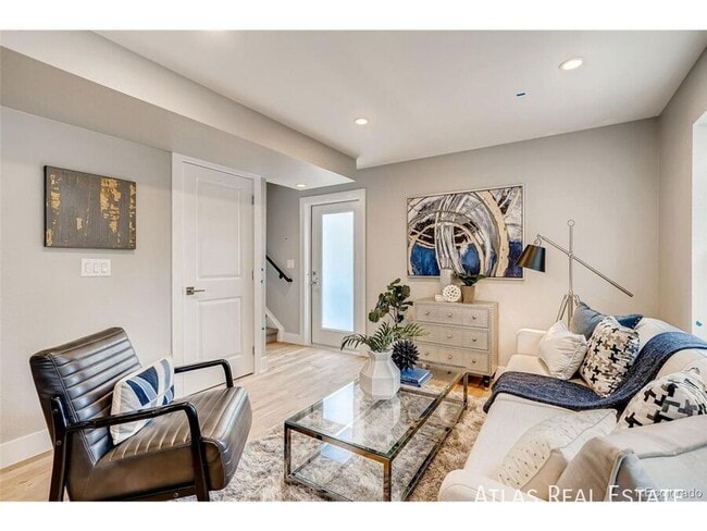 Building Photo - 88 Galapago St