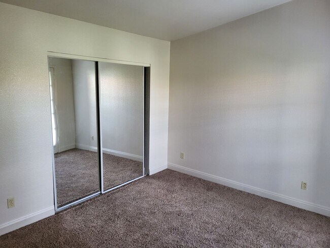 Building Photo - 1412 Bass Dr