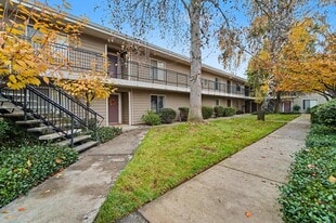 Building Photo - Heatherwoods Apartments