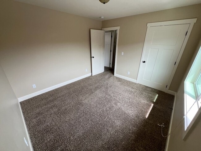 Building Photo - 131 Cottage Ave
