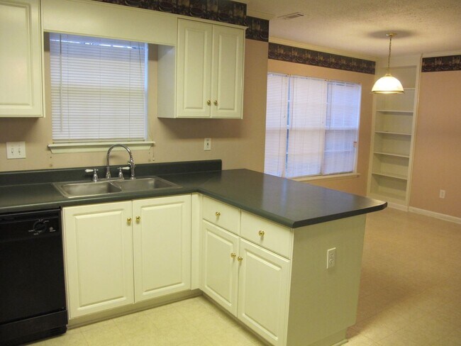 Building Photo - Spacious home in nice Evans neighborhood  ...