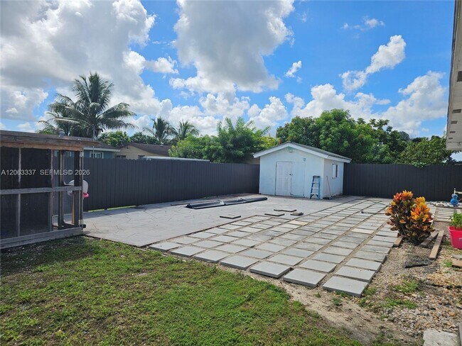 Building Photo - 75 SW 18th Ave