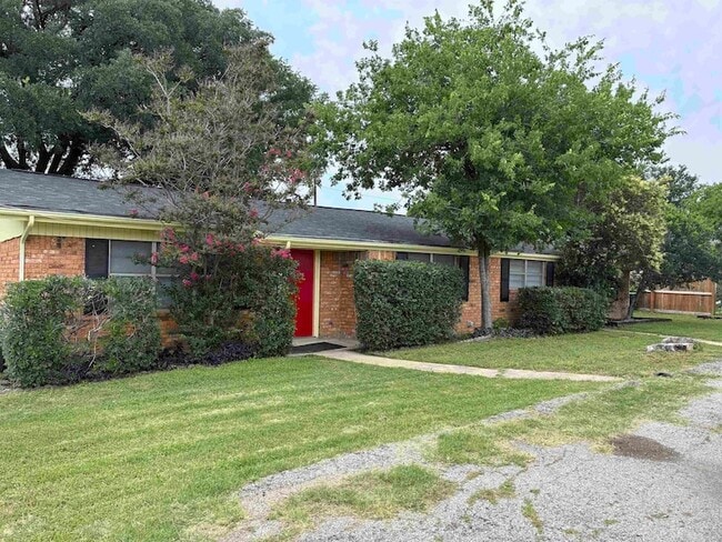 Building Photo - 1112 Northwood Dr