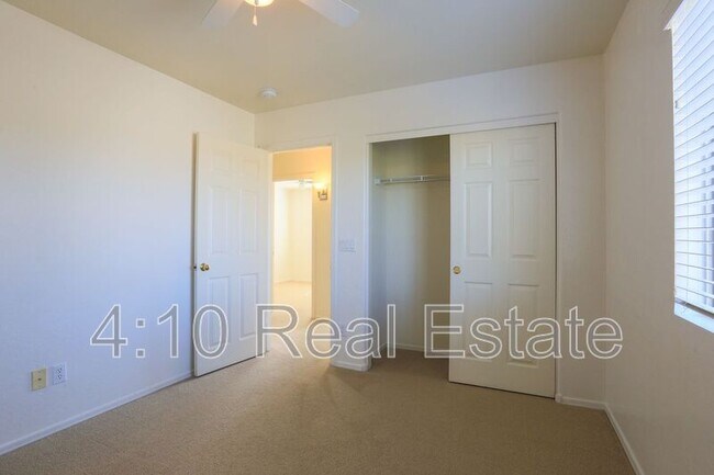 Building Photo - 2320 W Allens Peak Dr