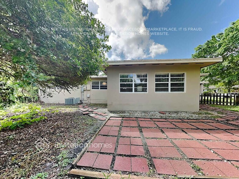 Building Photo - 5301 Myrtle Terrace