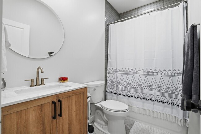 Building Photo - 2613 Lorraine St