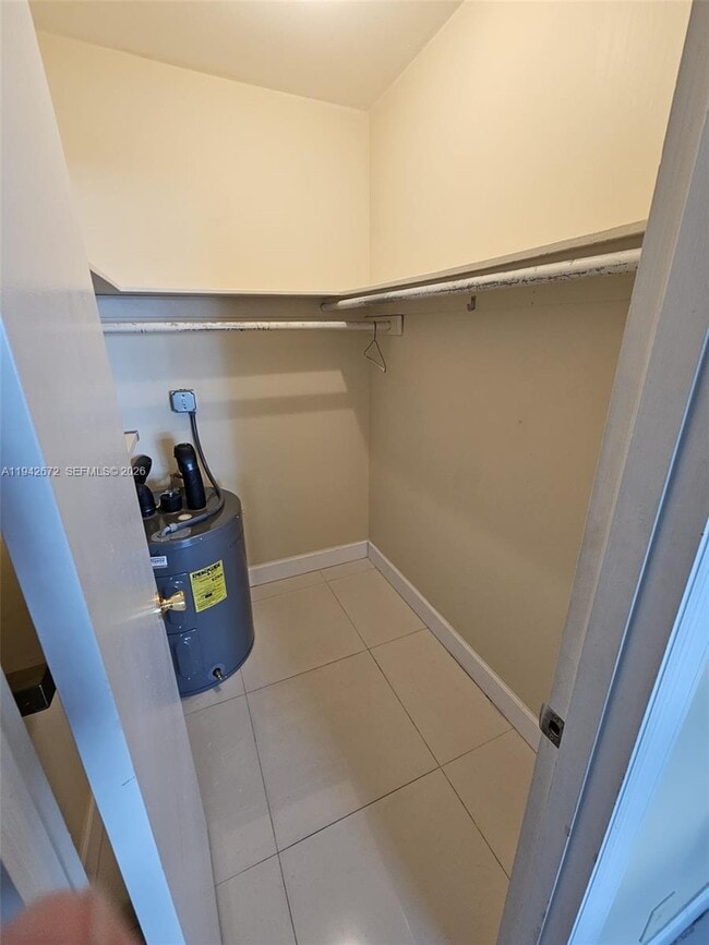 Building Photo - 2424 SE 17th St