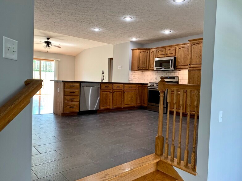 Building Photo - 1209 W. Aspen Ct.