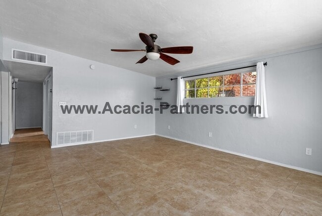 Building Photo - Two Bedroom Home with Guest House