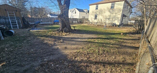 Building Photo - 123 Scott St