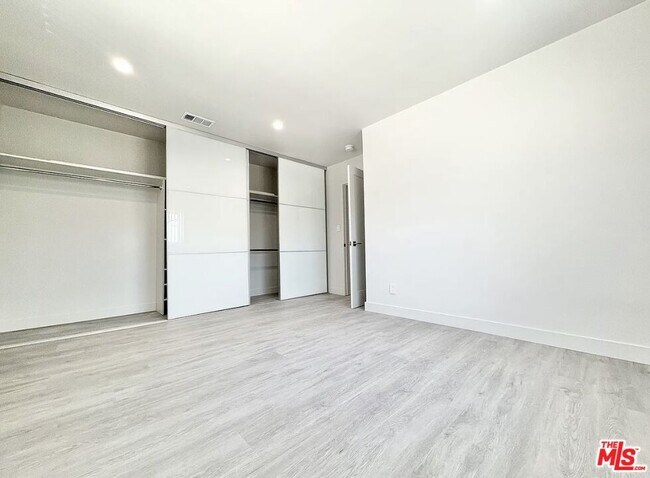 Building Photo - 1118 S Holt Ave