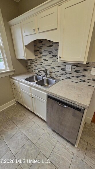 Building Photo - 785 Pinehurst St