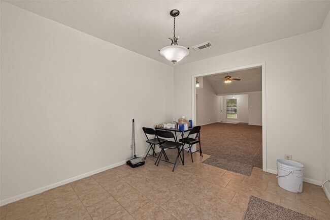 Building Photo - 2714 S Brompton Dr
