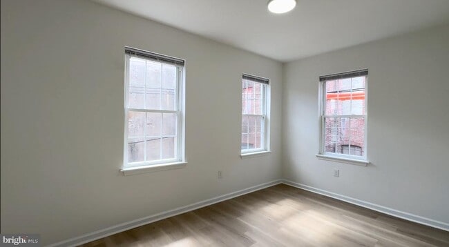 Building Photo - 1628 W Lehigh Ave